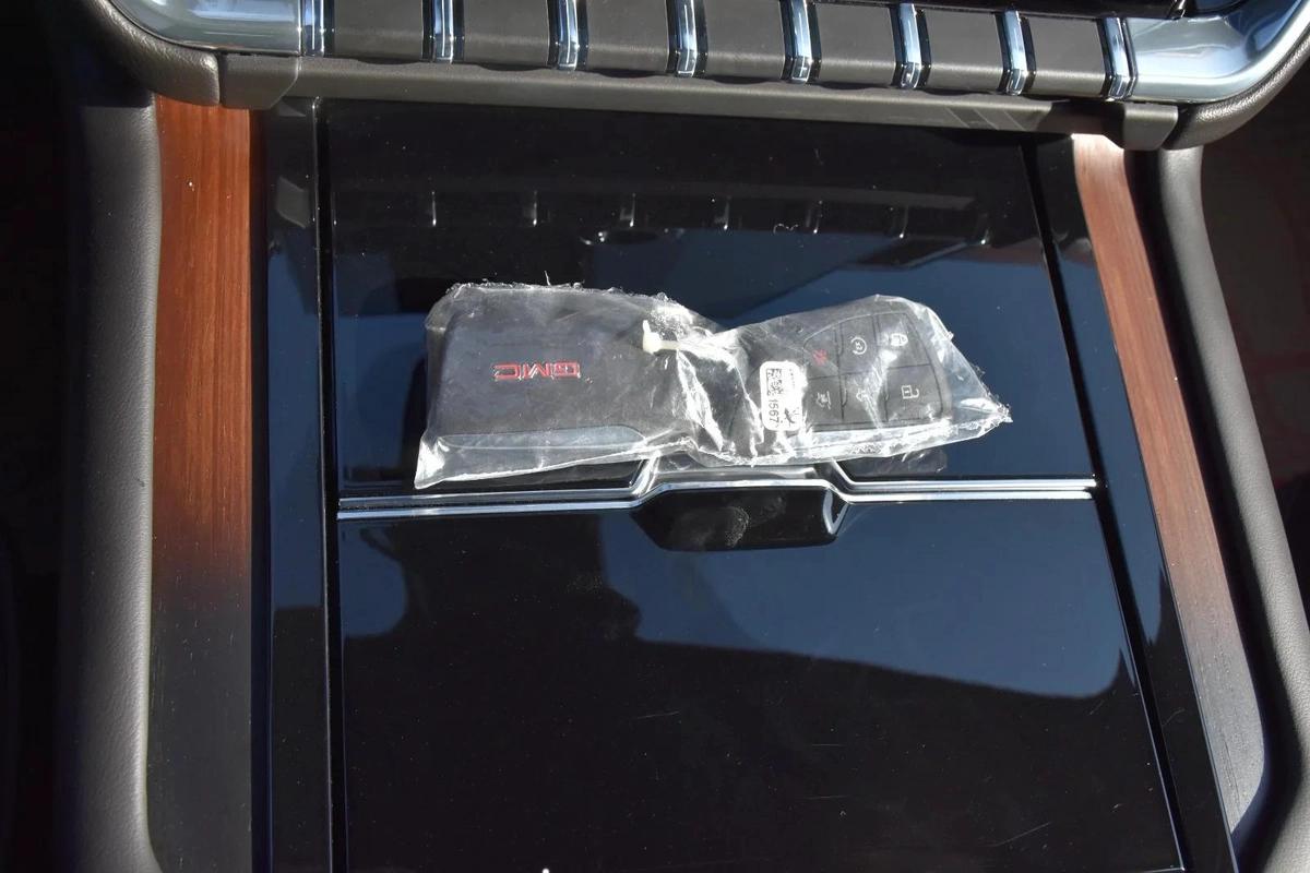 GMC YUKON DENALI 6.2 2025 | BLACK-3-3