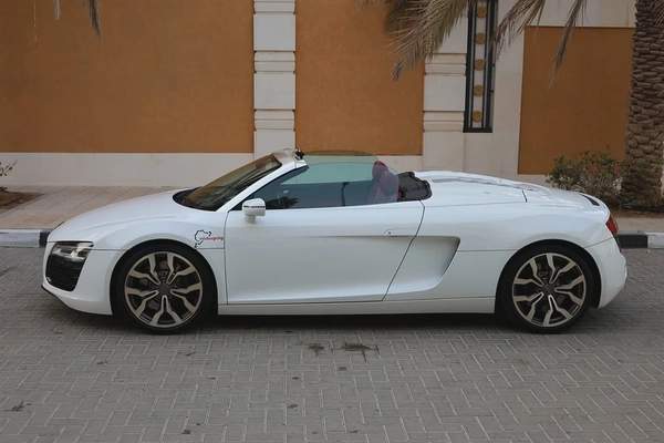 (2016) AUDI- R8 SPYDER -45000KM-GCC SPECS- PERFECT CONDITION