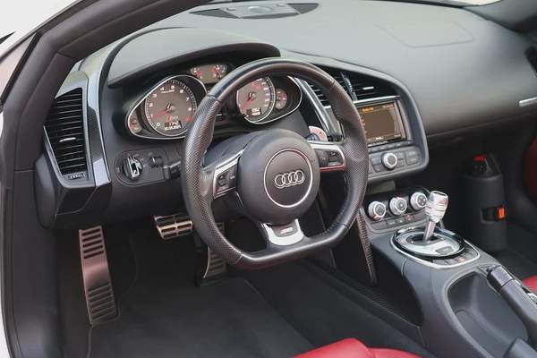 (2016) AUDI- R8 SPYDER -45000KM-GCC SPECS- PERFECT CONDITION