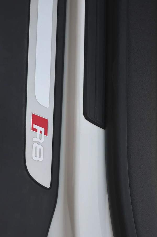 (2016) AUDI- R8 SPYDER -45000KM-GCC SPECS- PERFECT CONDITION