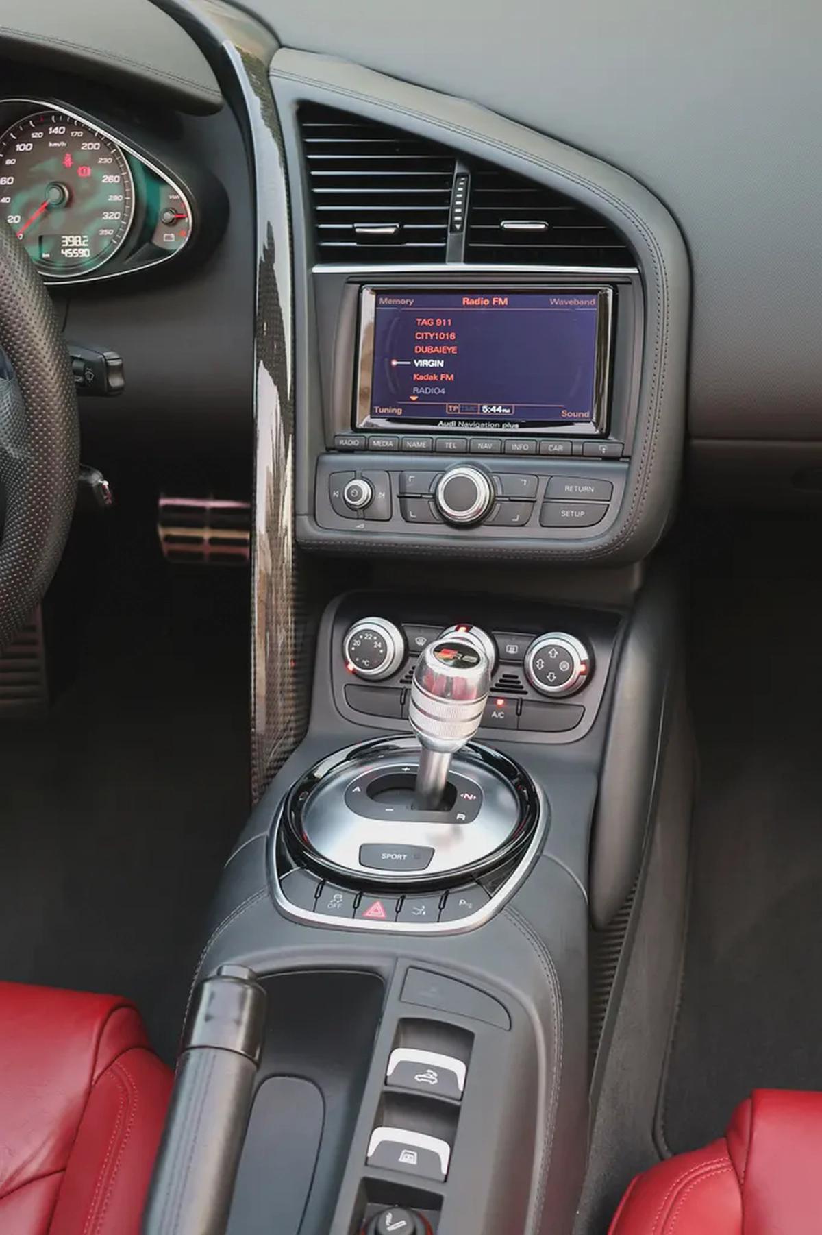 (2016) AUDI- R8 SPYDER -45000KM-GCC SPECS- PERFECT CONDITION-14-14