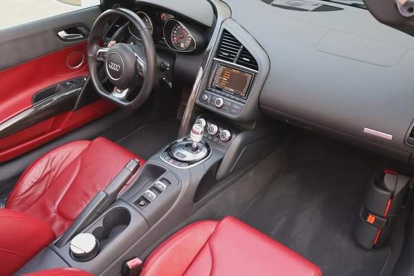 (2016) AUDI- R8 SPYDER -45000KM-GCC SPECS- PERFECT CONDITION