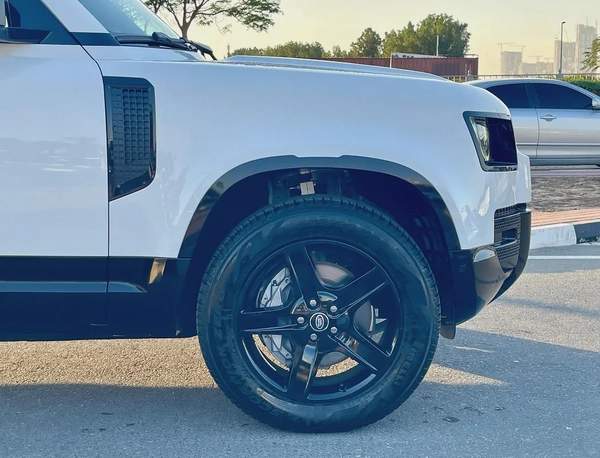 2023 Land Rover Defender 130 SE - Fuji White Long Wheelbase 3.0T Diesel D250