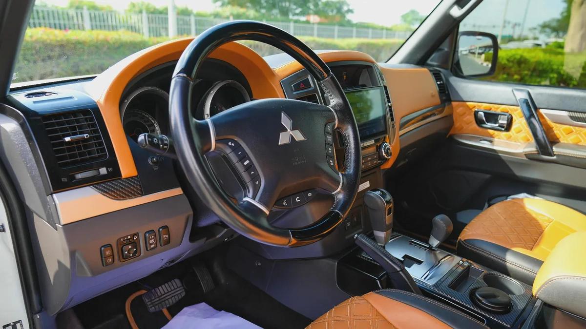 MITSUBISHI PAJERO 2020!! SIGNATURE CONDITION!! GCC SPECS!! WELL MAINTAINED!! 3.8 V6-5-5
