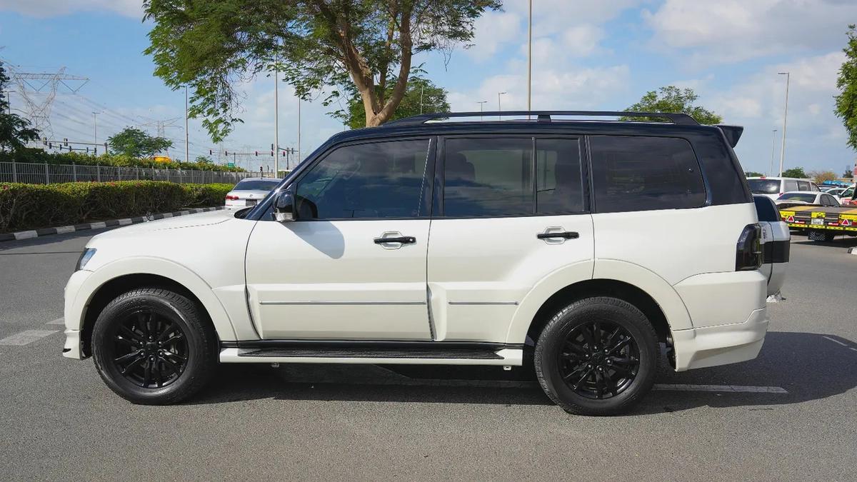 MITSUBISHI PAJERO 2020!! SIGNATURE CONDITION!! GCC SPECS!! WELL MAINTAINED!! 3.8 V6-15-15