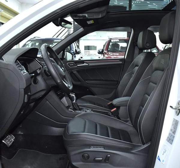 Volkswagen Tiguan R-Line 4Motion ( 2024 Model ) in White Color GCC Specs