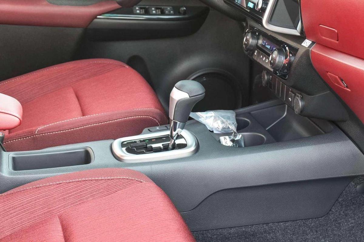 Toyota Hilux HILUX GLX 2.7L FULL OPTION-17-17