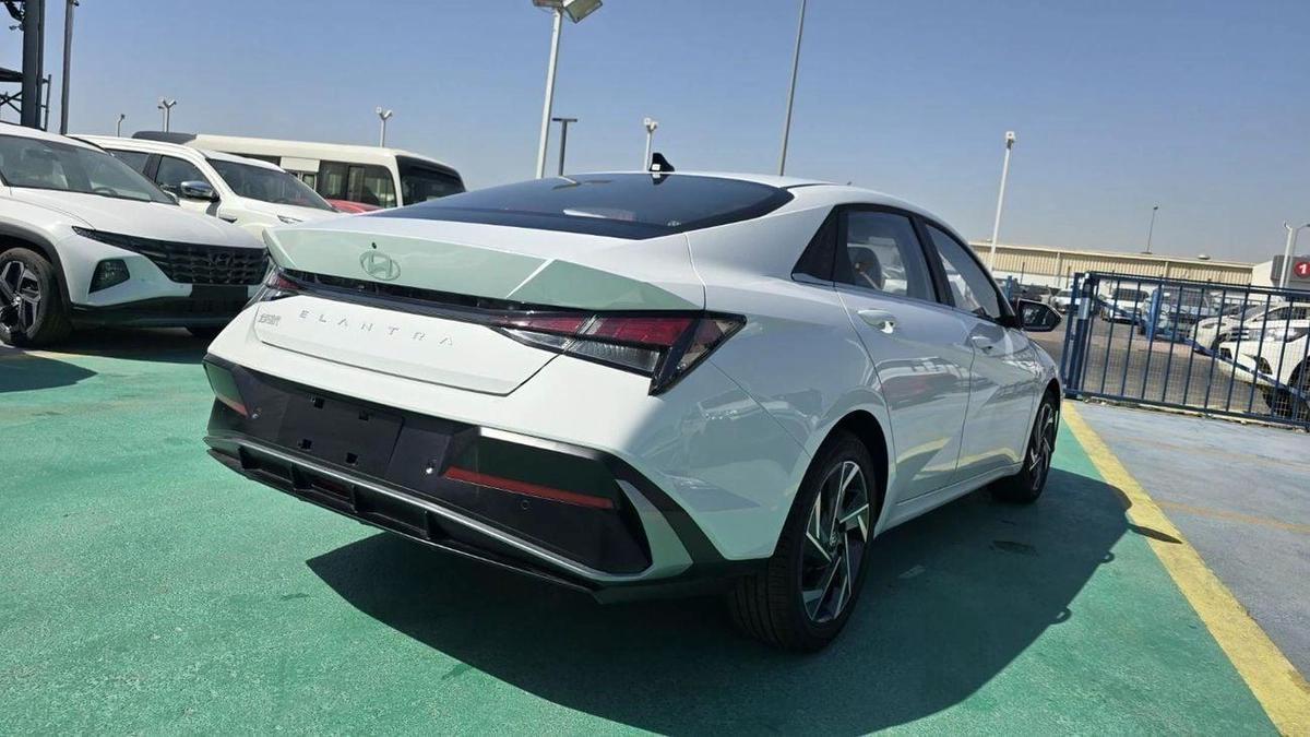 Hyundai Elantra HYUNDAI ELANTRA LUXURY VERSION FULL OPTION 1.5L PETROL 2025 MODEL-5-5