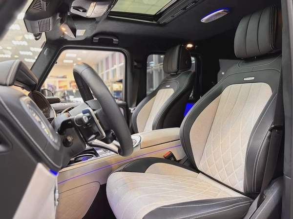G 63 AMG / FULL CARBON FIBER / MANUFAKTUR EDITION / 2,200 Km