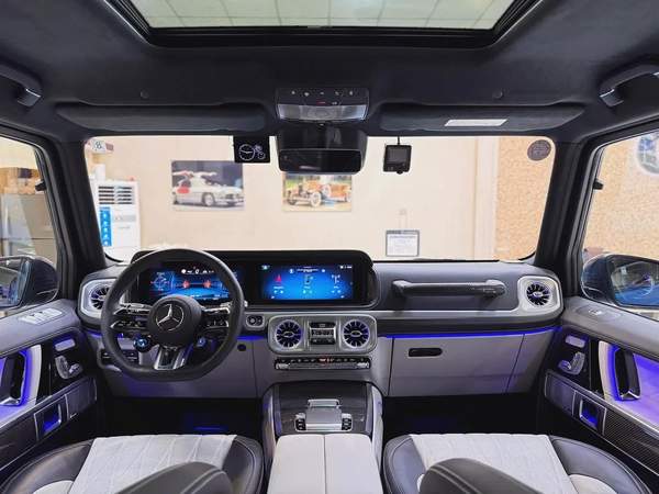 G 63 AMG / FULL CARBON FIBER / MANUFAKTUR EDITION / 2,200 Km