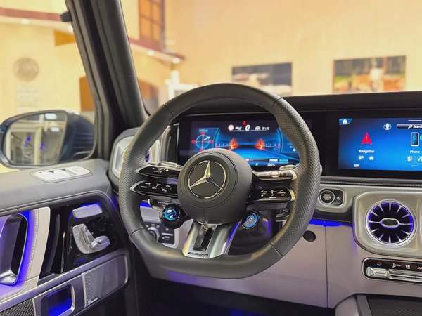 G 63 AMG / FULL CARBON FIBER / MANUFAKTUR EDITION / 2,200 Km