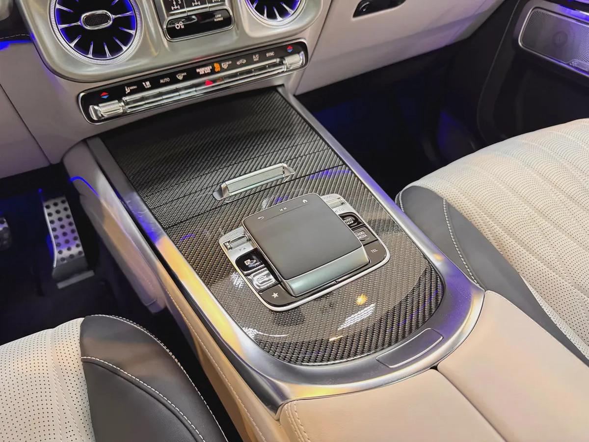 G 63 AMG / FULL CARBON FIBER / MANUFAKTUR EDITION / 2,200 Km-15-15