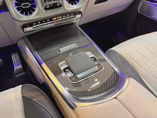 G 63 AMG / FULL CARBON FIBER / MANUFAKTUR EDITION / 2,200 Km