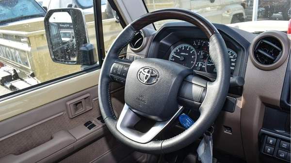 Toyota Land Cruiser Pick Up 4.0L V6 Petrol Single Cabin A/T