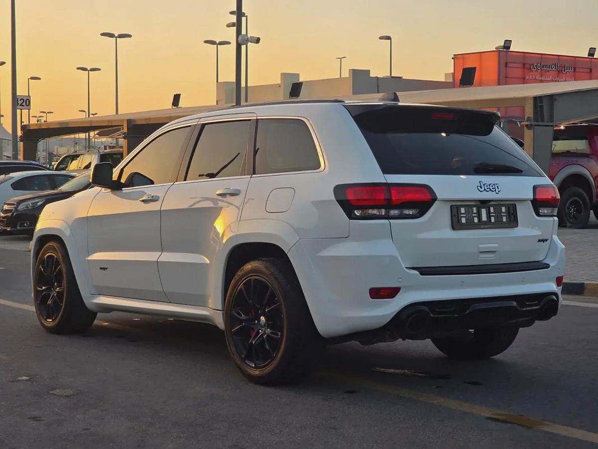 جيب كراند شيروكي 2014 مواصفات خليجية SRT 6.4 بحالة جيدة-4-4