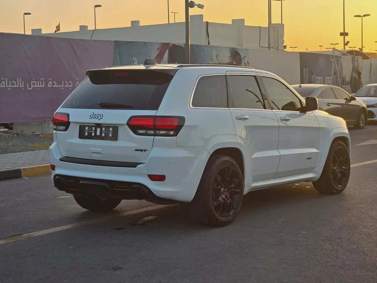 جيب كراند شيروكي 2014 مواصفات خليجية SRT 6.4 بحالة جيدة-5-5