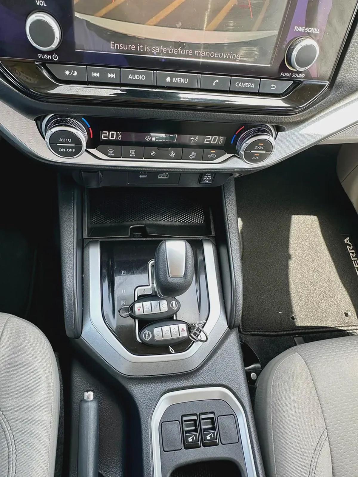 1270/- AED EMI 7-Seater 2023 Nissan Xterra Titanium 2.5L PUSH START || GCC Specs - Well Maintained-16-16