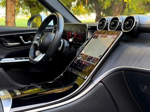 Mercedes Benz GLC 300 FULL OPTIONS UNDER WARRANTY VERY GOOD CONDITION