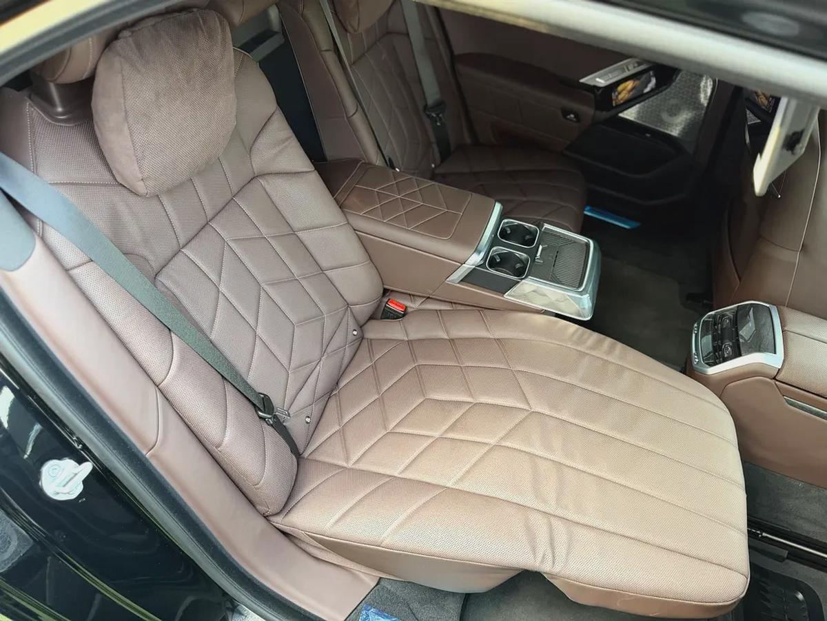 BMW 740i Master Class xDrive GCC Space Under warranty-13-13
