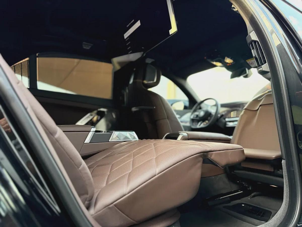 BMW 740i Master Class xDrive GCC Space Under warranty-14-14