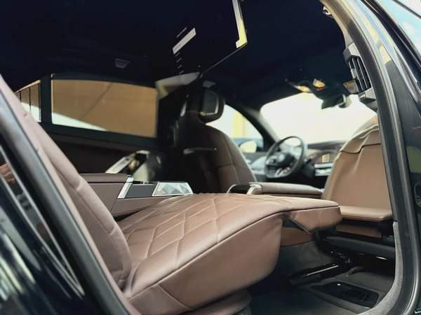 BMW 740i Master Class xDrive GCC Space Under warranty