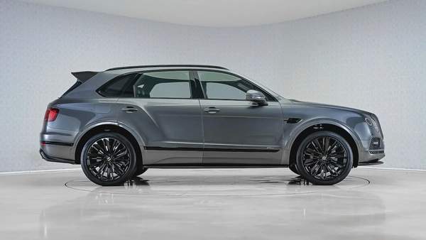 Special Offer | AED 6,343 PM | Factory Carbon Fibre Package, Low KM | Bentayga Speed Carbon
