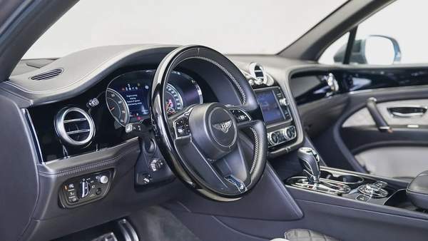 Special Offer | AED 6,343 PM | Factory Carbon Fibre Package, Low KM | Bentayga Speed Carbon