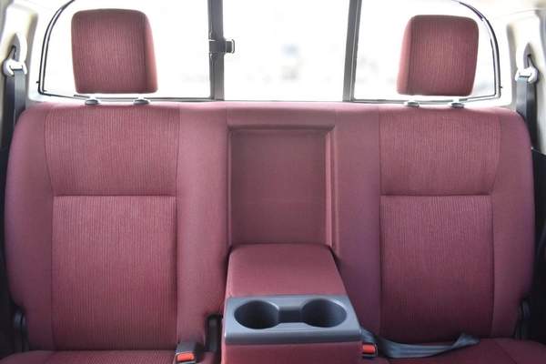 Toyota Hilux HILUX SR5 2.7L V4 PETROL MANUL