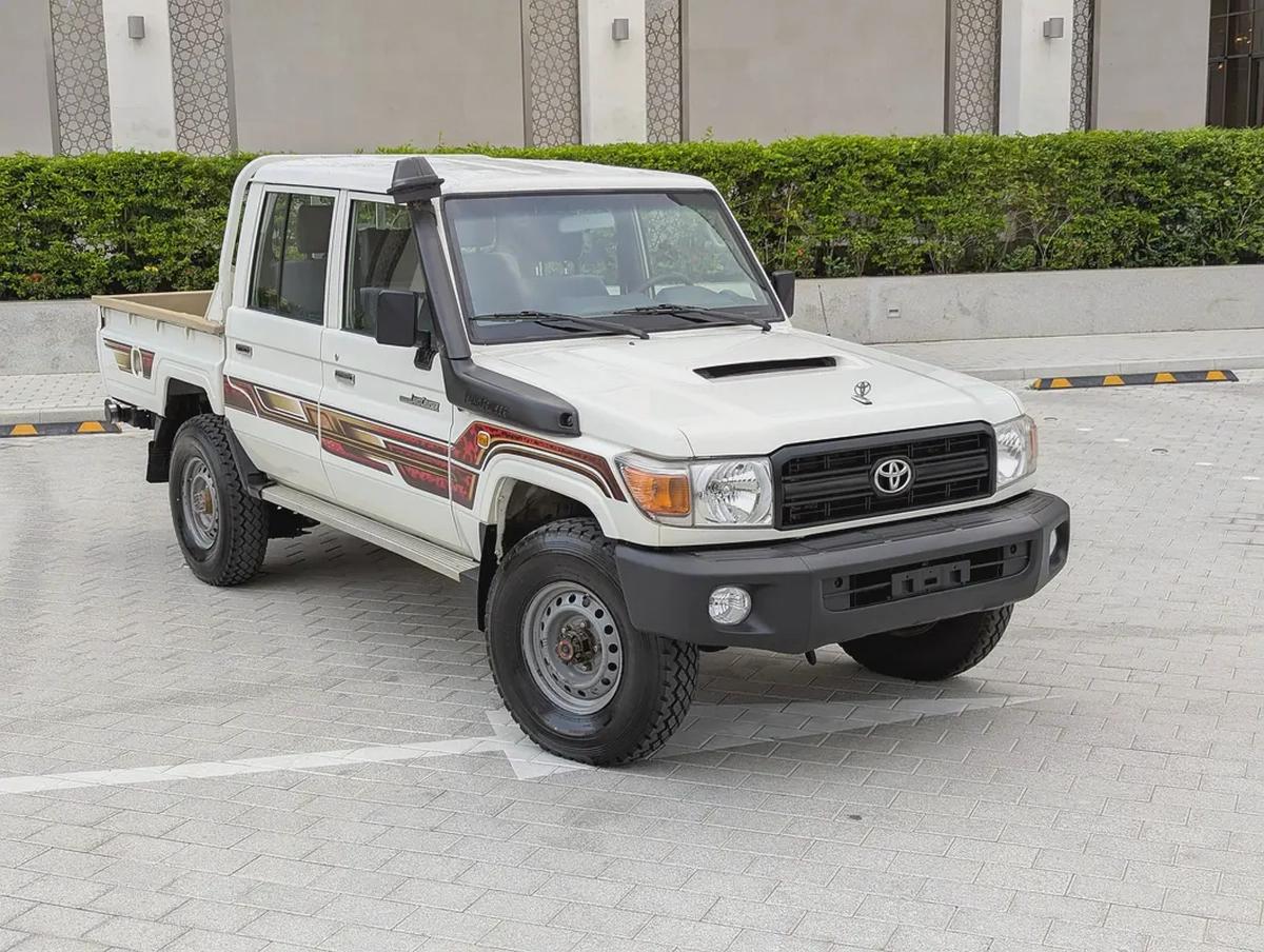 2018 Toyota Land Cruiser 70 Series LC 79 LX - GCC Specs-0-0