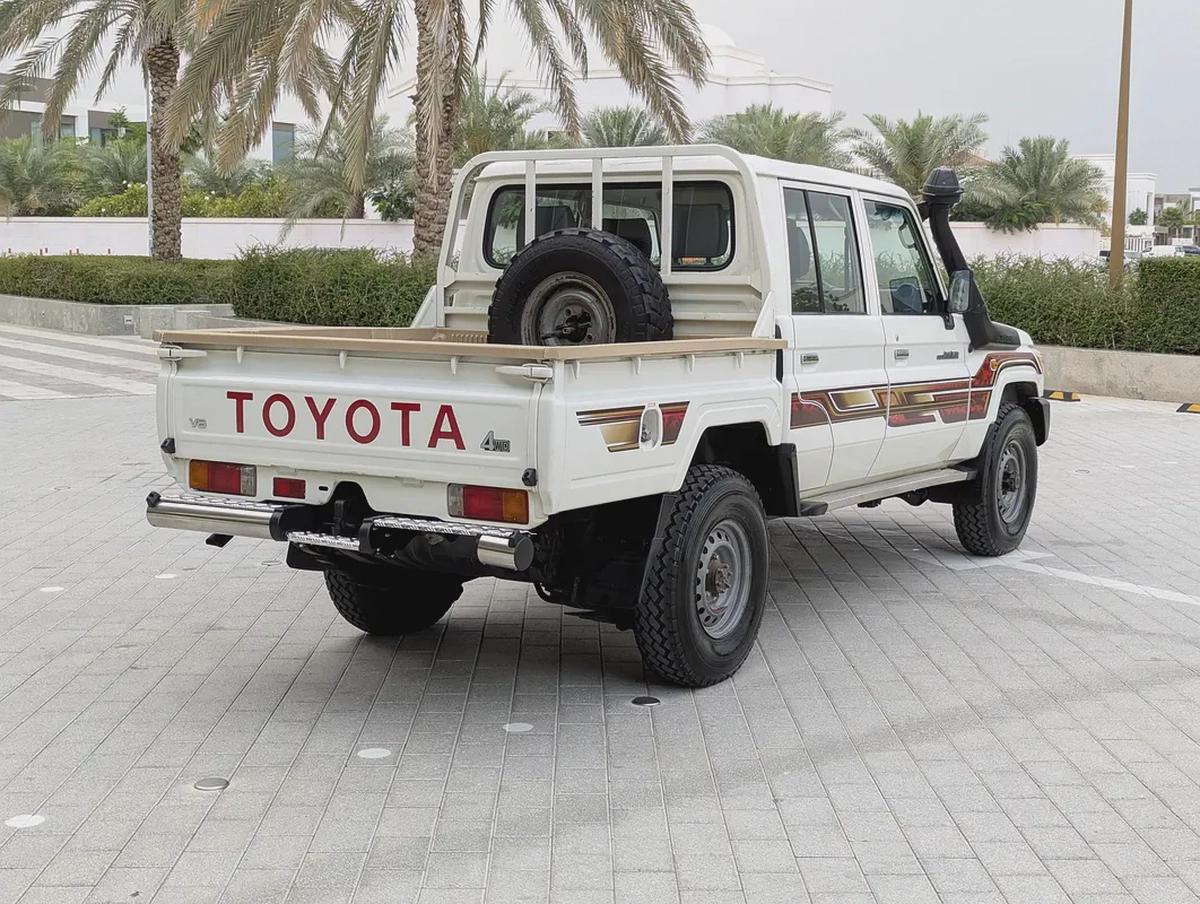 2018 Toyota Land Cruiser 70 Series LC 79 LX - GCC Specs-13-13