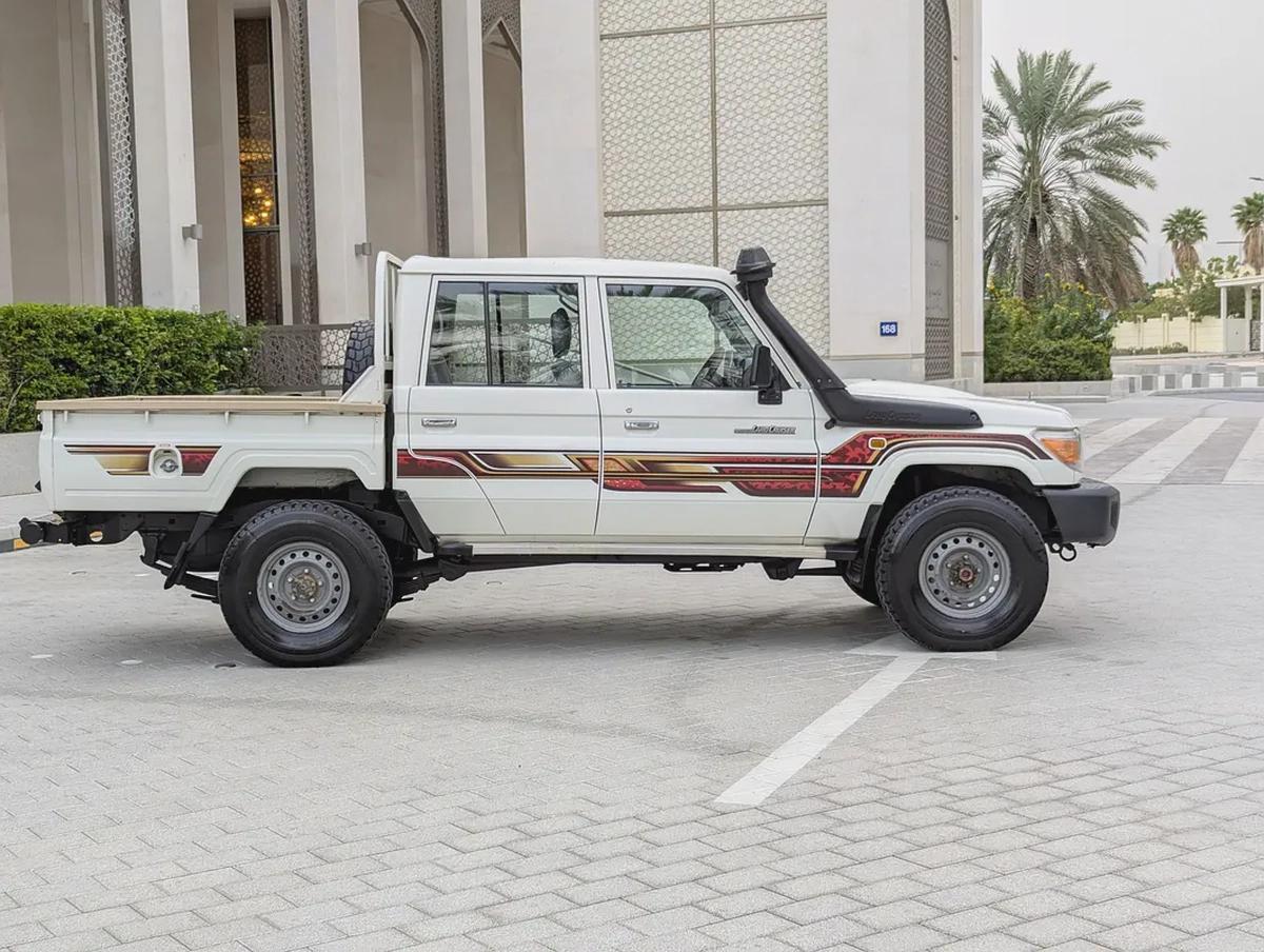 2018 Toyota Land Cruiser 70 Series LC 79 LX - GCC Specs-15-15