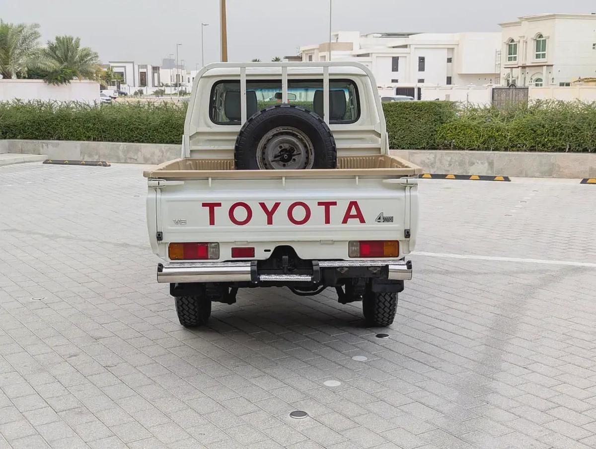 2018 Toyota Land Cruiser 70 Series LC 79 LX - GCC Specs-17-17