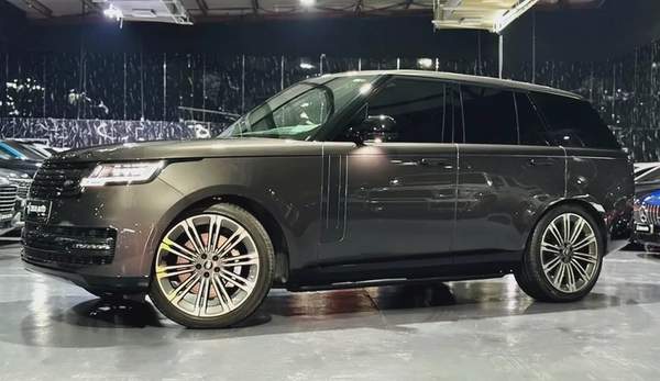 Land Rover Range Rover 2024 GCC specs for 609,000.00 AED