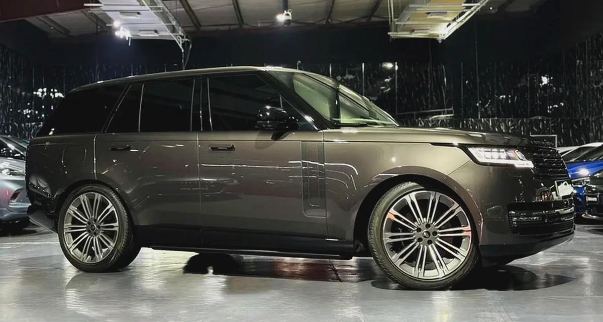 Land Rover Range Rover 2024 GCC specs for 609,000.00 AED-2-2