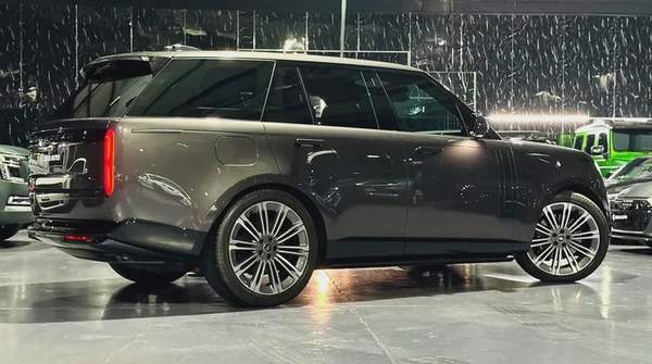 Land Rover Range Rover 2024 GCC specs for 609,000.00 AED
