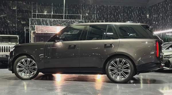 Land Rover Range Rover 2024 GCC specs for 609,000.00 AED