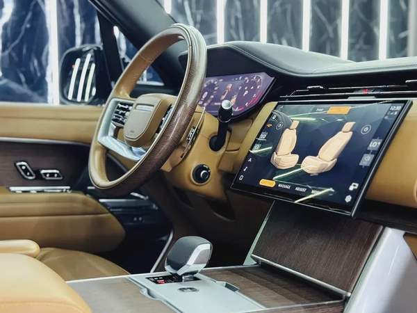 Land Rover Range Rover 2024 GCC specs for 609,000.00 AED