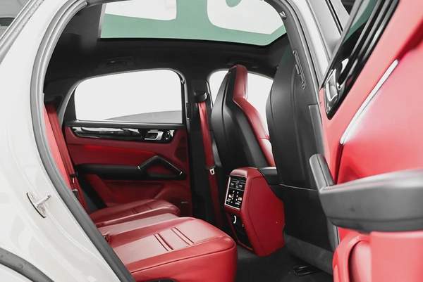 2022 Porsche Cayenne Coupe Platinum / Porsche Warranty / Full Service History