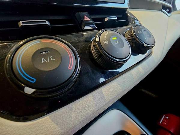 Toyota Corolla XLI GCC 1.6L/ LOW MILEAGE/ CRUISE CONTROL/ FUTTAIM CAR