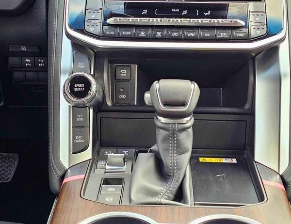 Toyota Land Cruiser VX | 4.0L V6 PETROL | PWR WITH LEATHER SEATS | DVD CAMERA | JBL SPEAKERS | SUNROOF (CODE#VX4MA)