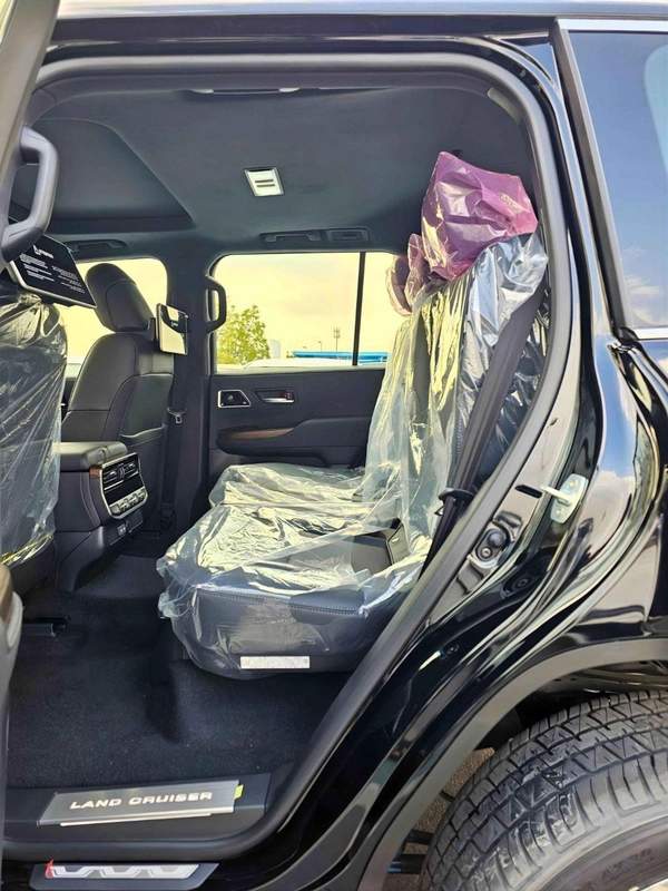Toyota Land Cruiser VX | 4.0L V6 PETROL | PWR WITH LEATHER SEATS | DVD CAMERA | JBL SPEAKERS | SUNROOF (CODE#VX4MA)