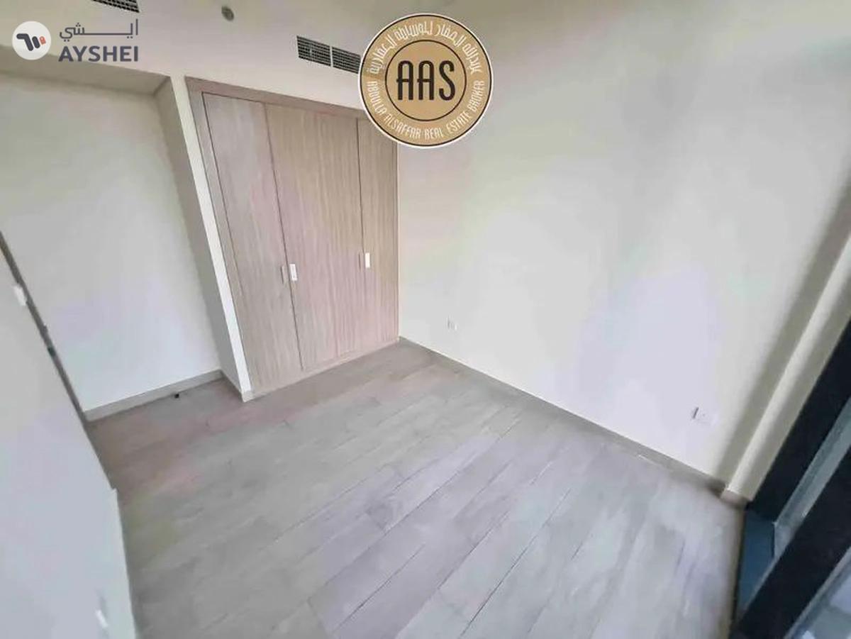 Reasonably priced 2BHK • Chiller Free • Available on high Floor • Rent 100k 04 Cheques-6-6