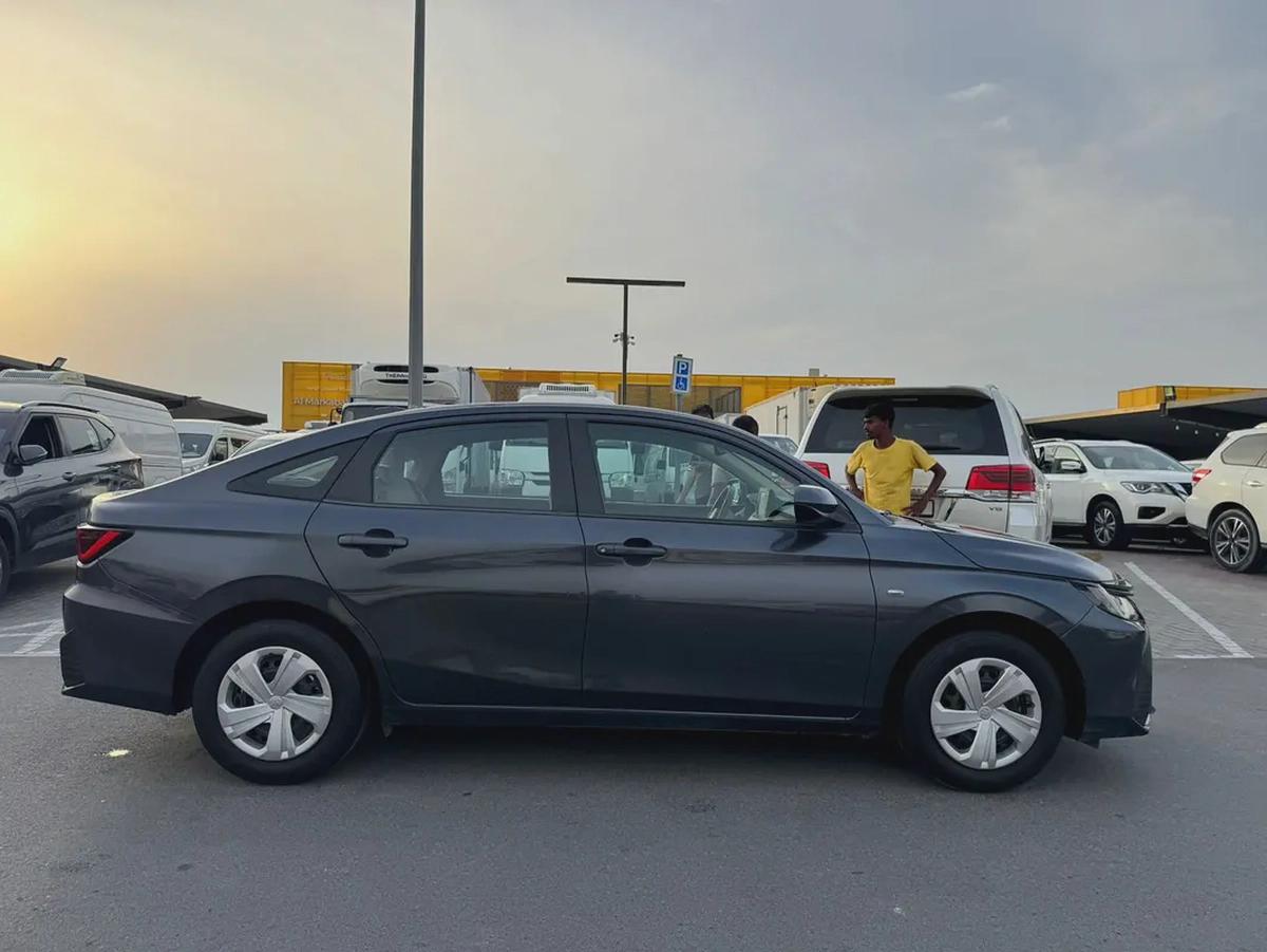 2023 Toyota Yaris SE - GCC Specs - Like New!-7-7