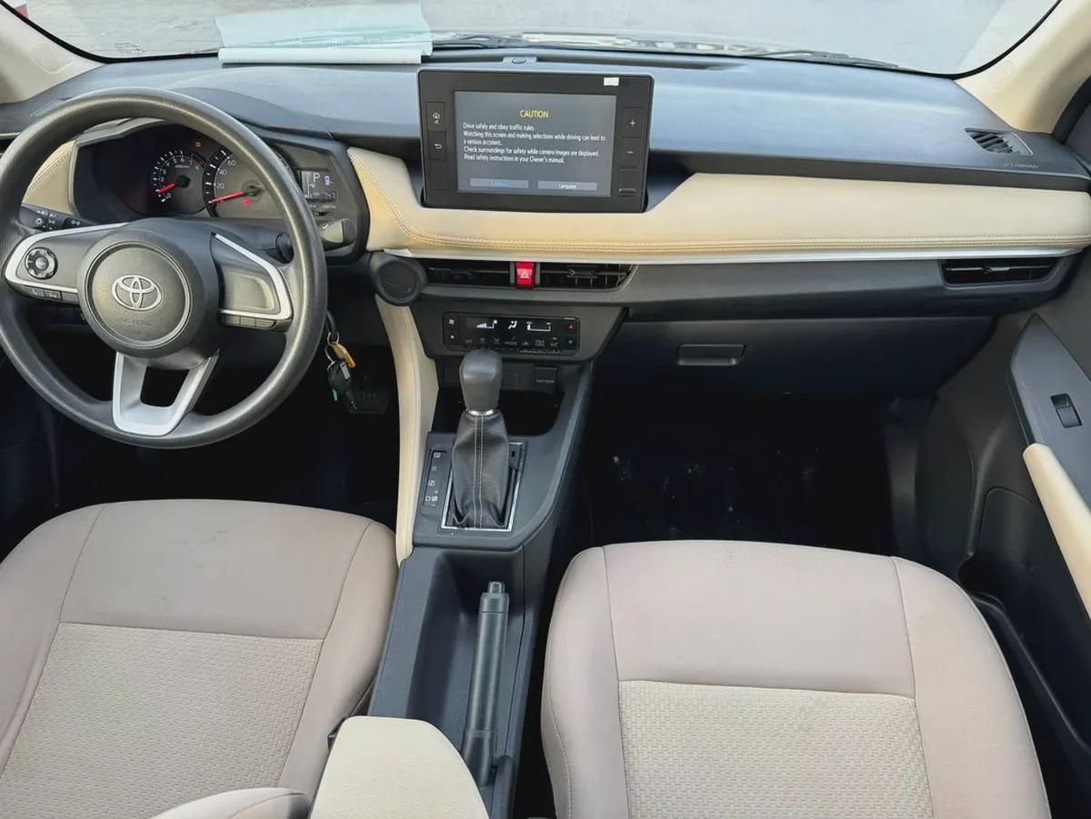 2023 Toyota Yaris SE - GCC Specs - Like New!-10-10
