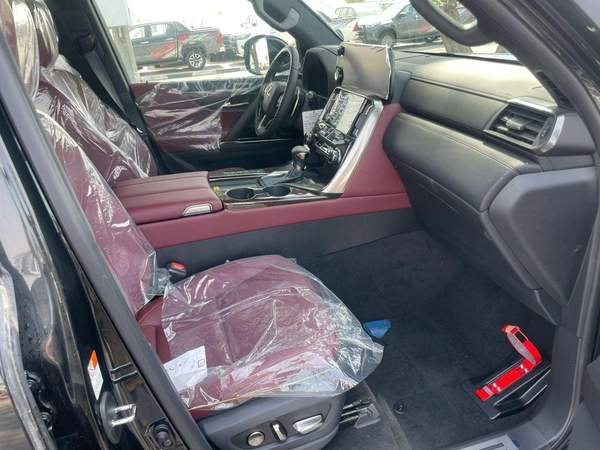 Lexus LX 600