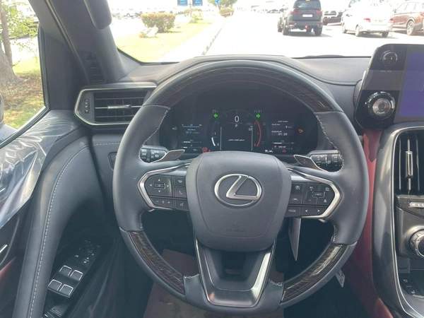 Lexus LX 600