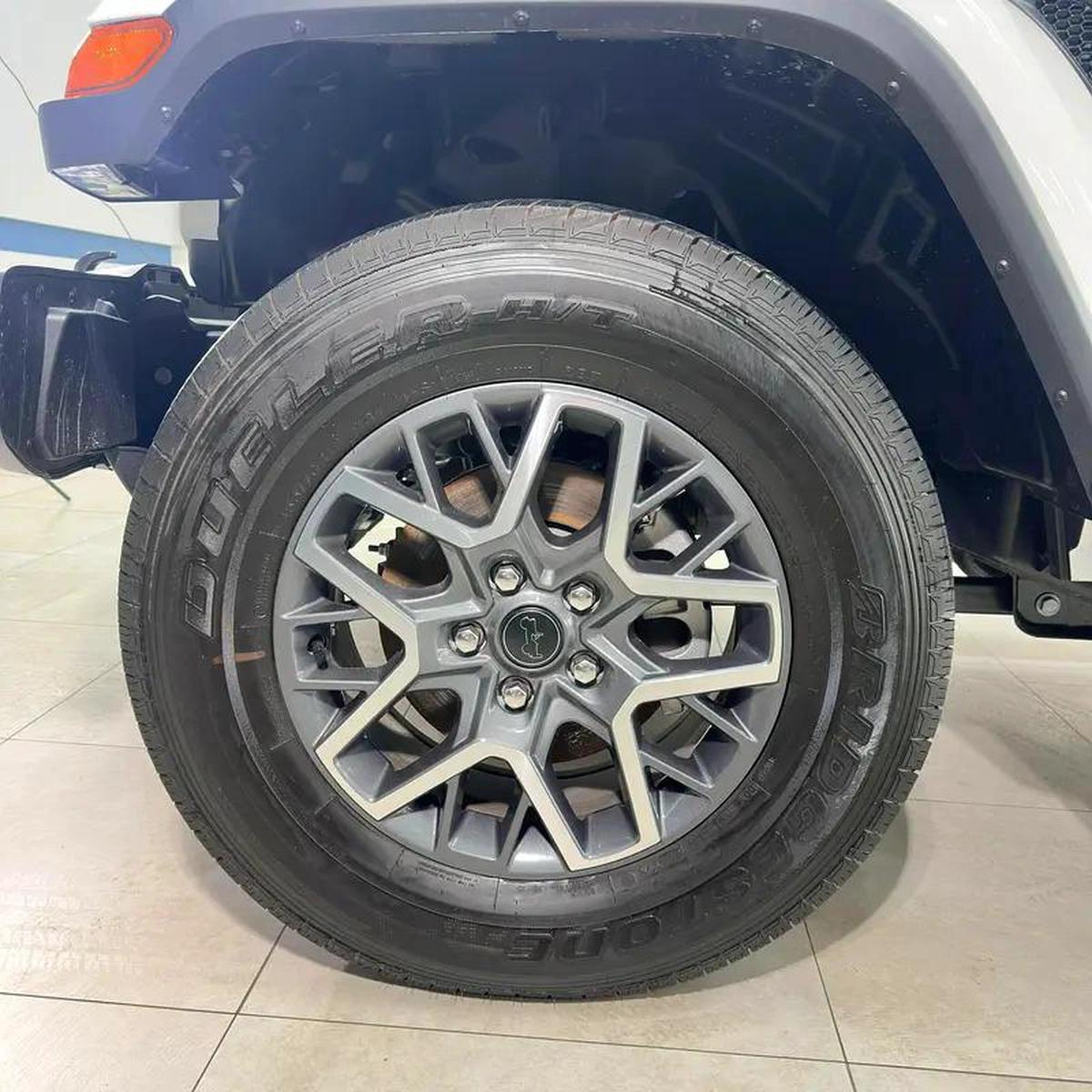 Jeep Wrangler Sahara-4-4
