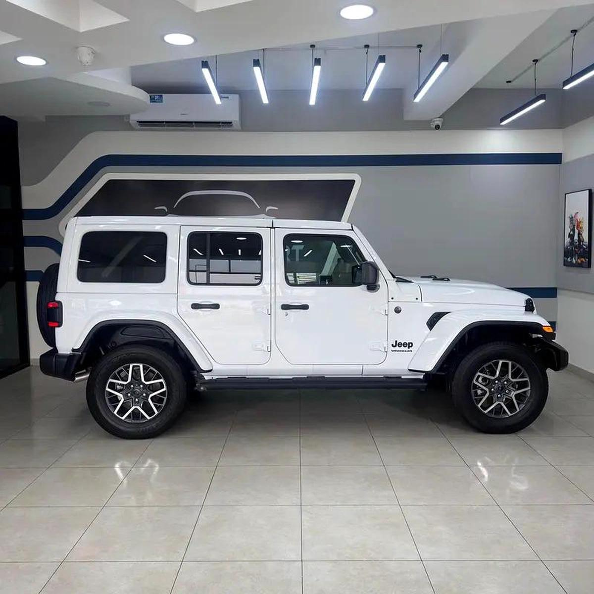 Jeep Wrangler Sahara-3-3