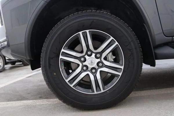 Toyota Fortuner 4.0L V6 PETROL