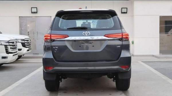 Toyota Fortuner 4.0L V6 PETROL